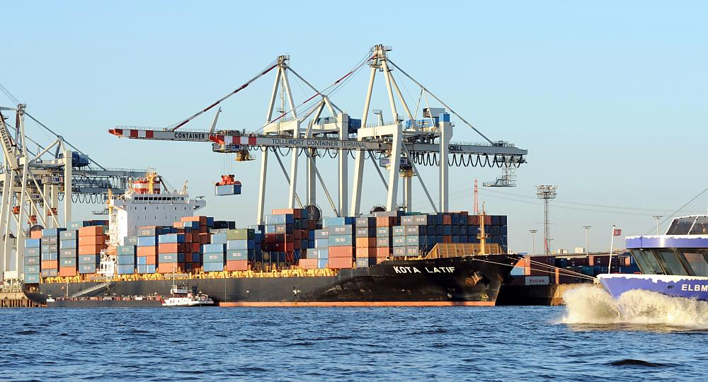 4674 Gueterumschlag Container Terminal Tollerort KOTA LATIF | Bilder von Schiffen im Hafen Hamburg und auf der Elbe